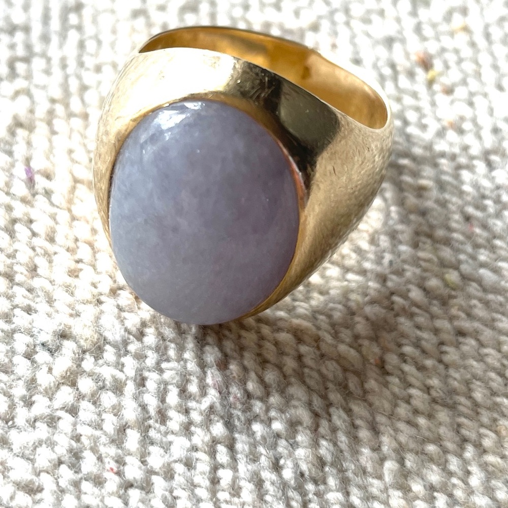 Genuine 14k jade Lavender Stone Signet Ring sz 10 .